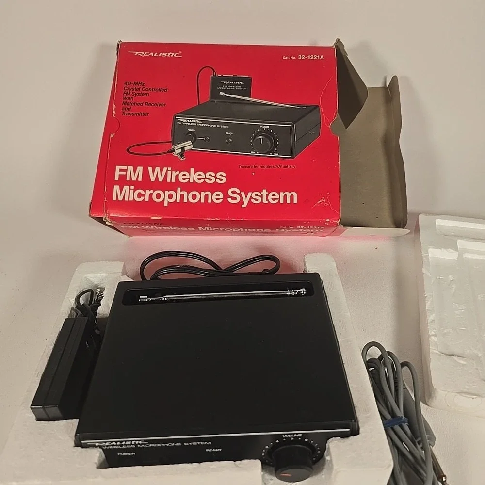 Vintage Realistic FM Wireless Microphone‎ System 32-1221A Clean